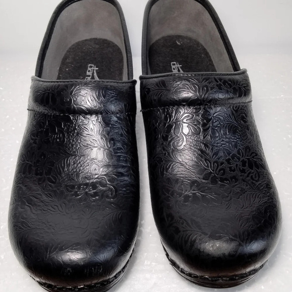Dansko Clogs Leather Womens shoe Flower Pattern Black size 37 (6.5-7) - Picture 4 of 10